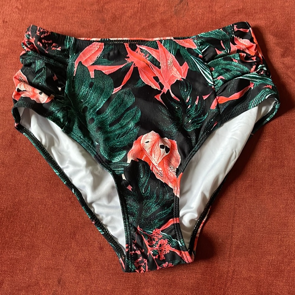 Medium high waist Swim Bottoms NWOT